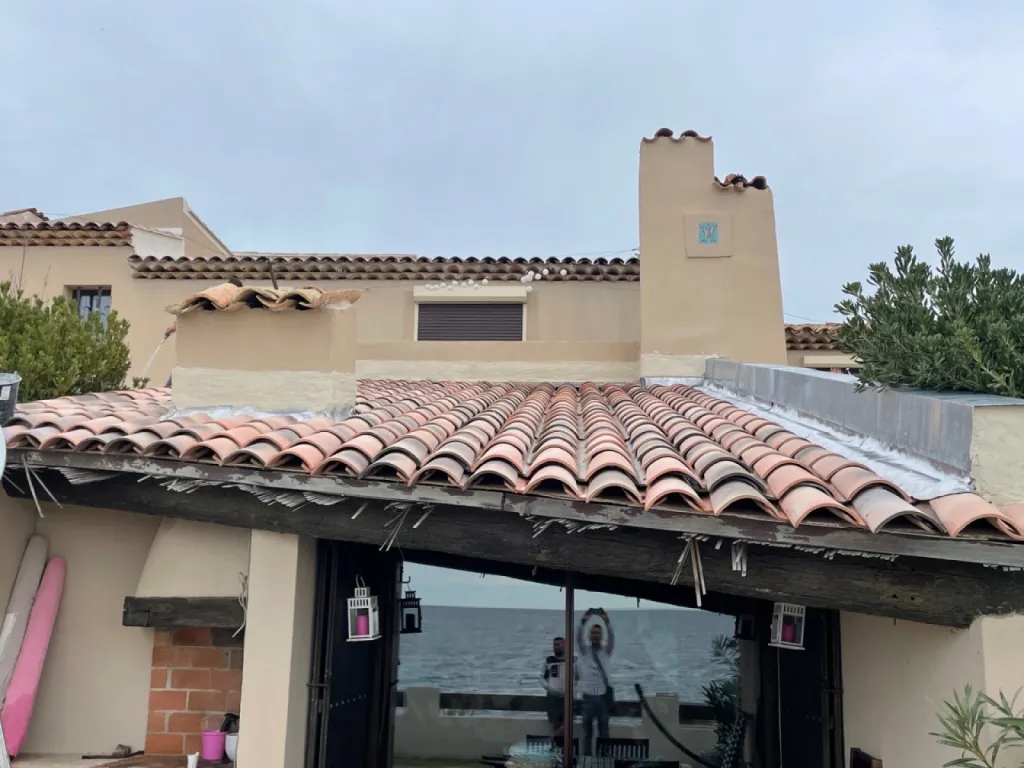 Changement d’une toiture de maison en P.S.T Canal sur Sausset les Pins près de Martigues