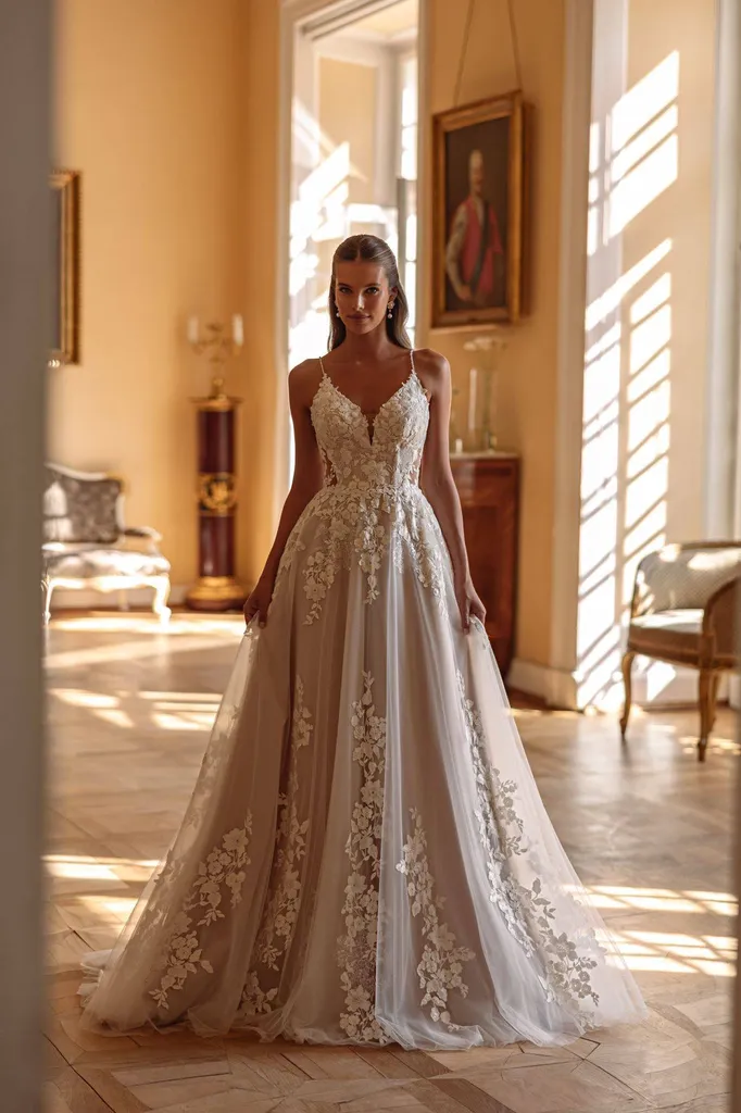Robe de mariée princesse avec fines bretelles à Marseille