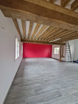 Rénovation d'une maison normande par projection airless, enduit et peinture entre Bernay et Montreuil l'argilé.