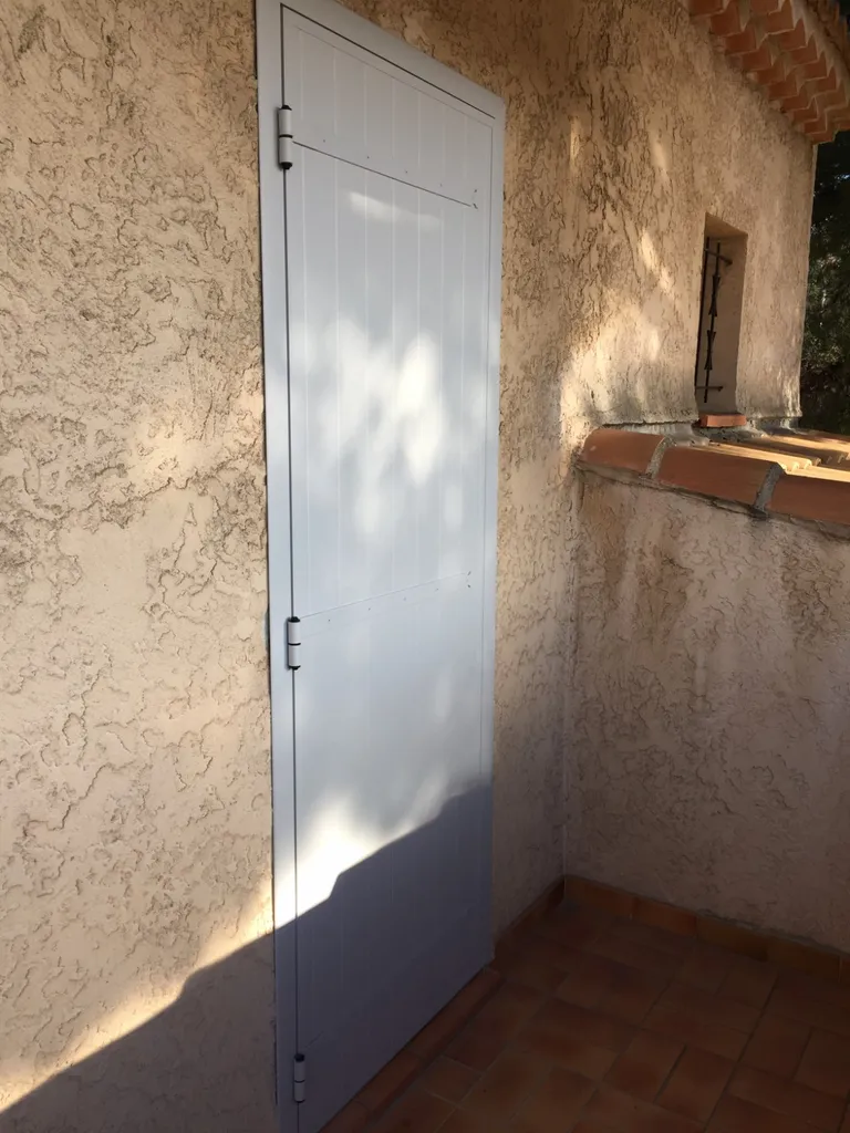 Volets battants trotter sur Martigues