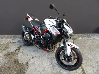 KAWASAKI Z900 2024 blanche avec pot ARROW et top block en très bon état à Villeneuve-Saint-Georges 94190