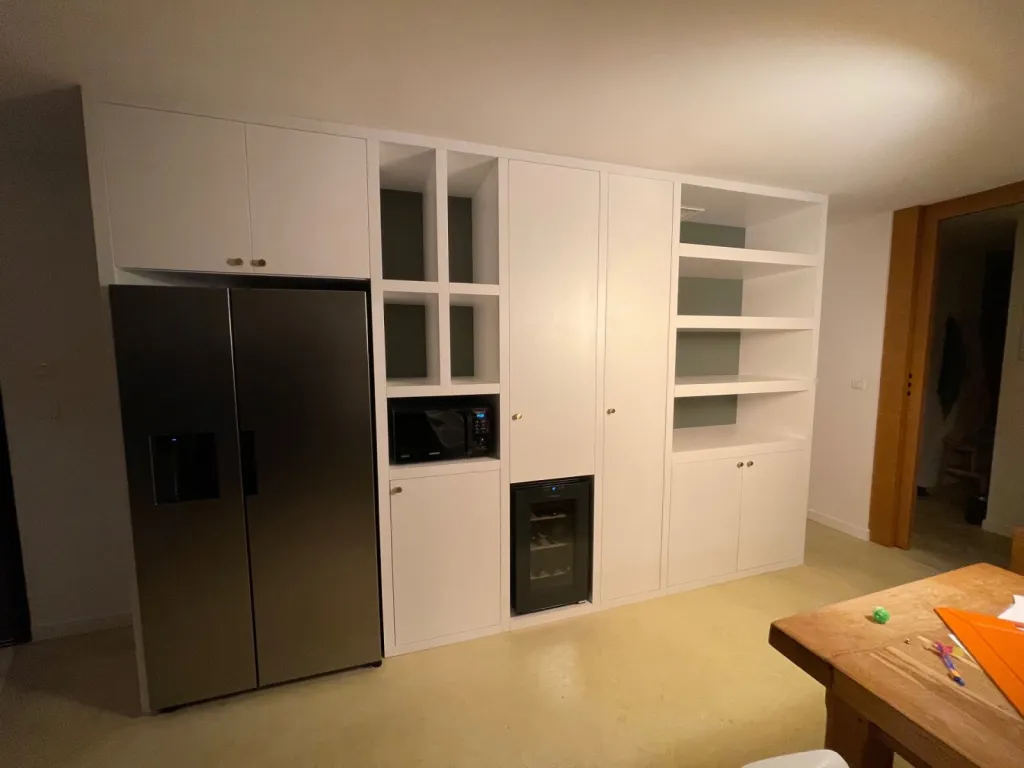 Agencement d’un meuble cuisine avec frigo-américain intégré dans la région de Bordeaux