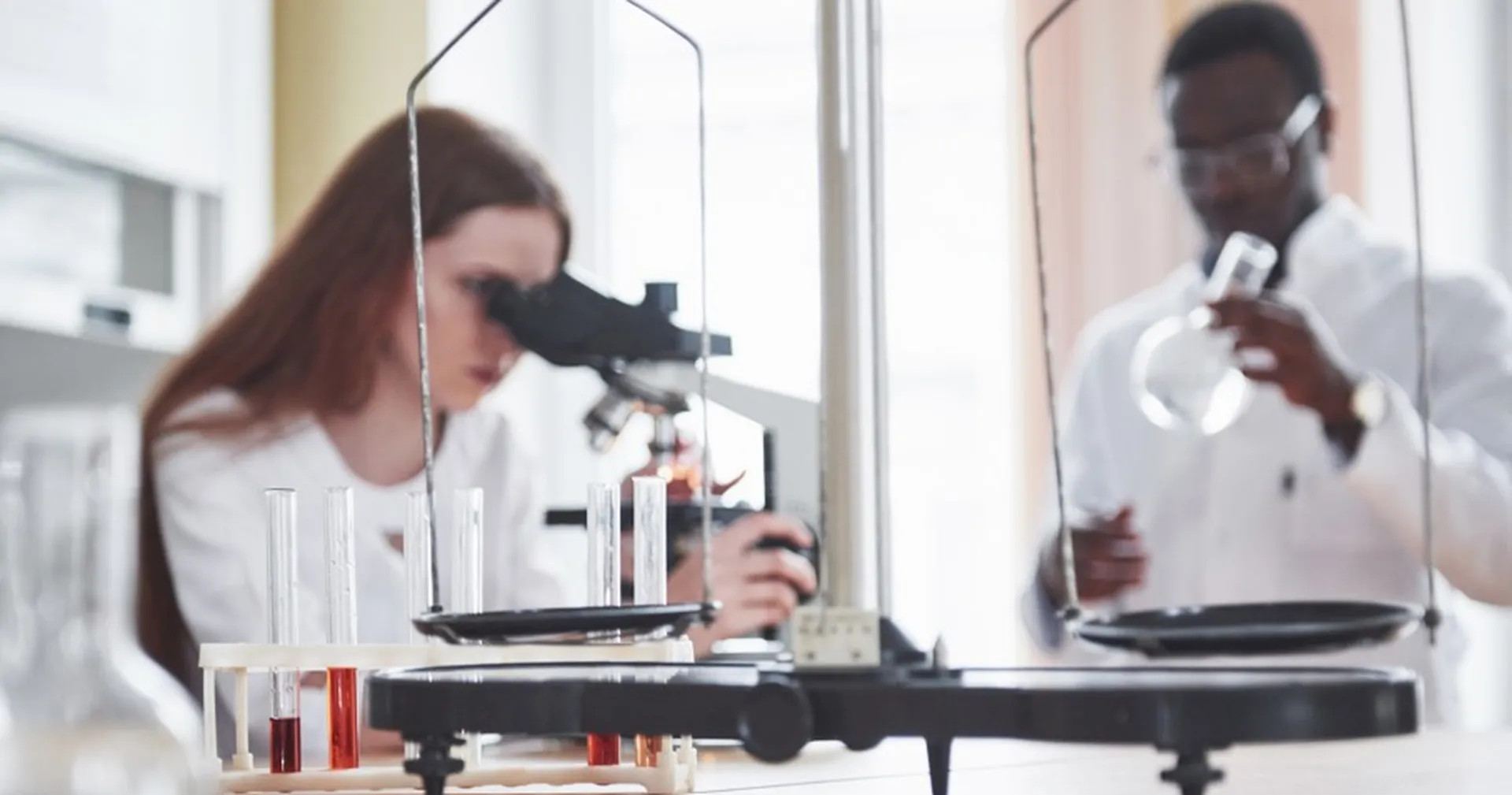 Formation DSC Formadexp - Formation destinée aux professionnels de la cosmétique, de la chimie et des laboratoires en Normandie et Île-de-France.