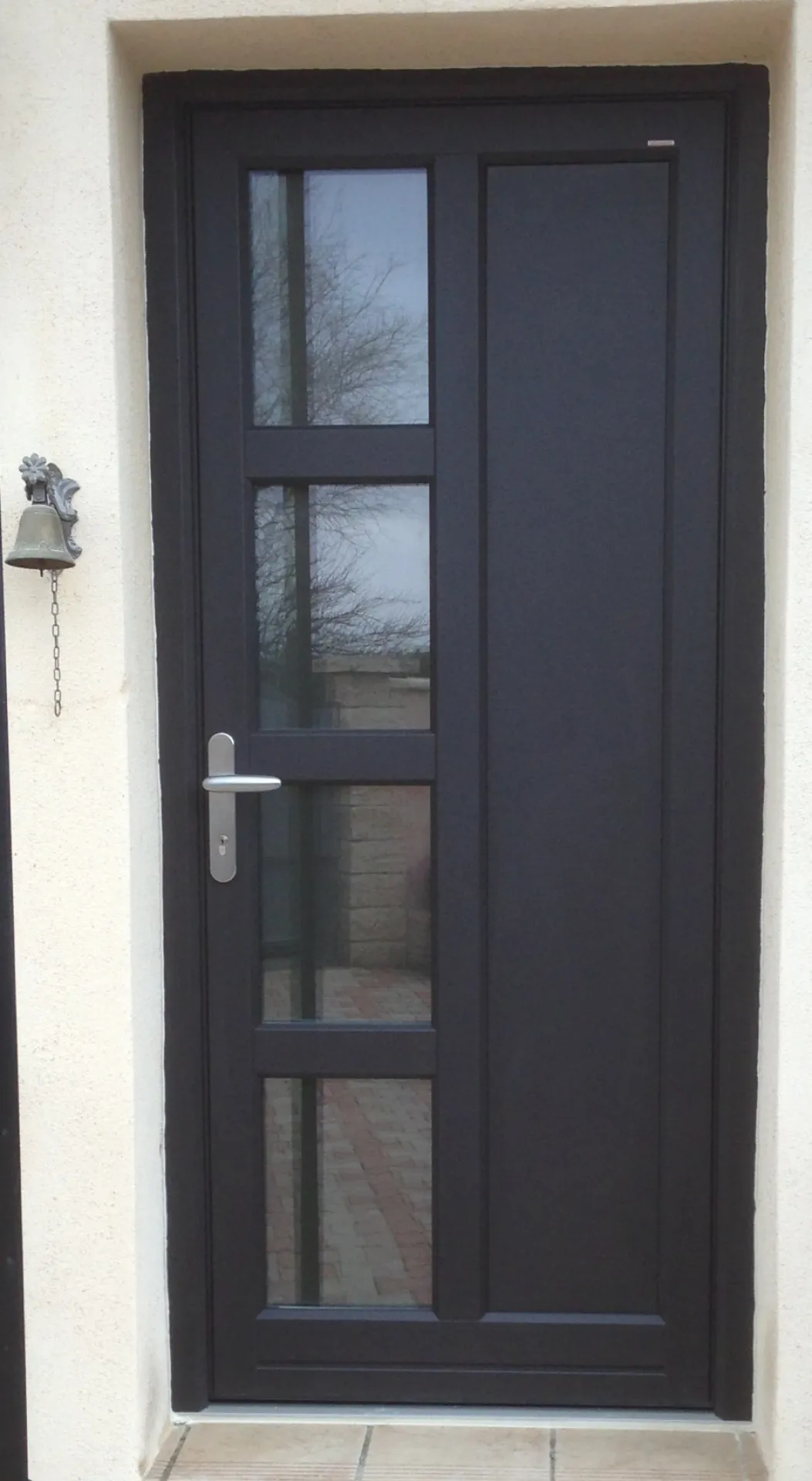 Installation d'une porte d'entrée aluminium à Saint Martin de Crau