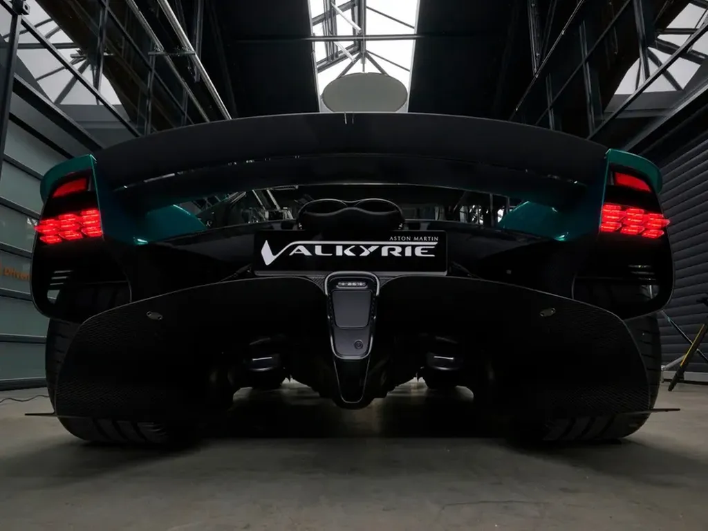 Aston Martin Valkyrie Spider AMR Green 01 sur 85 hypercar hybride V12 exclusive livraison France incluse/ garantie