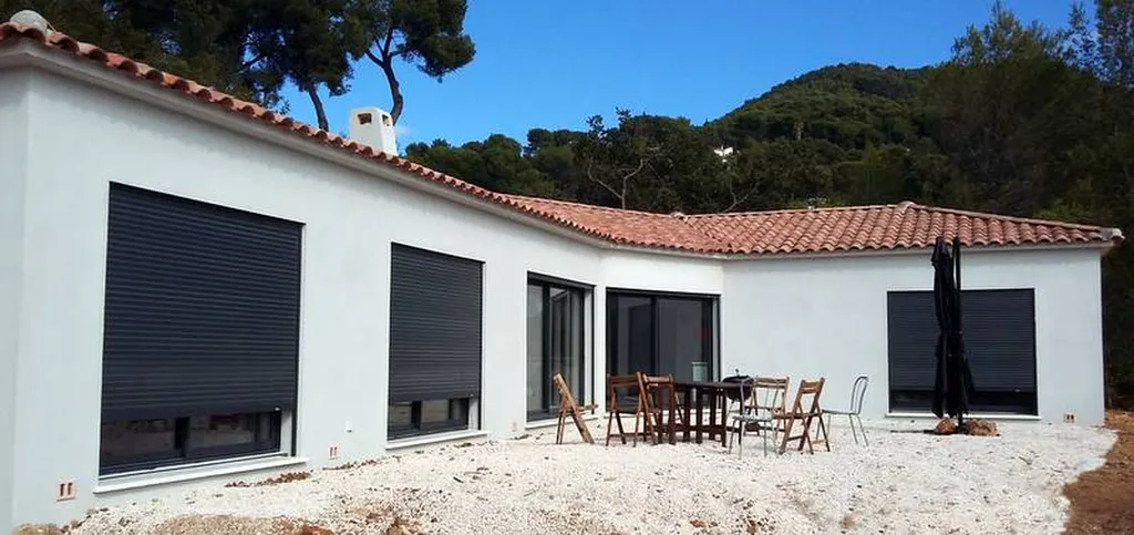 Vendu Maison de plain-pied réalisée sur un terrain en exclusivité à Carqueiranne.