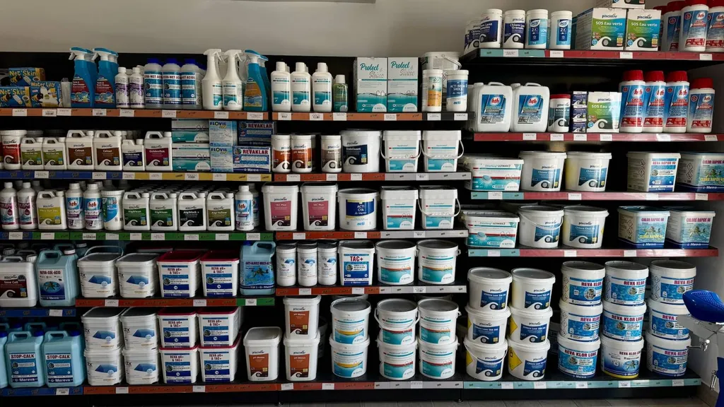 gamme de produits pour piscine chez alliance piscines à Cuers dans le Var