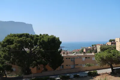 Appartement T4 Cassis à proximité immédiate du port avec balcon vue mer dans résidence sécurisée avec parking 