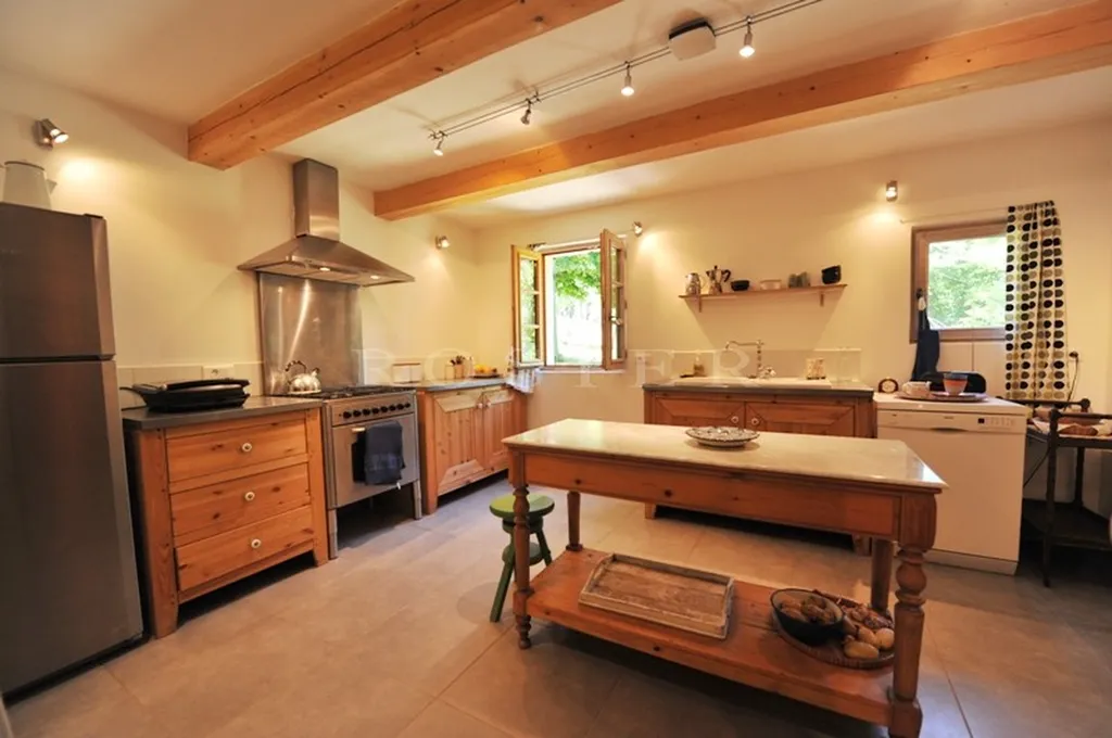 Mazet restauré avec soin, région de Sault    