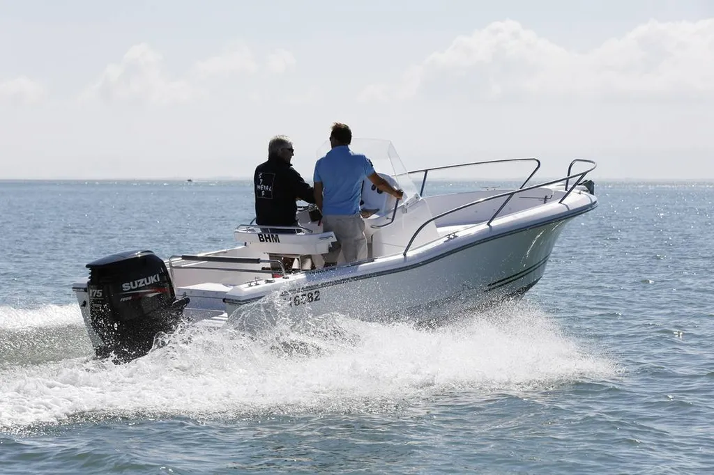 Bateau à moteur White Shark 210 CC en vente à Toulon