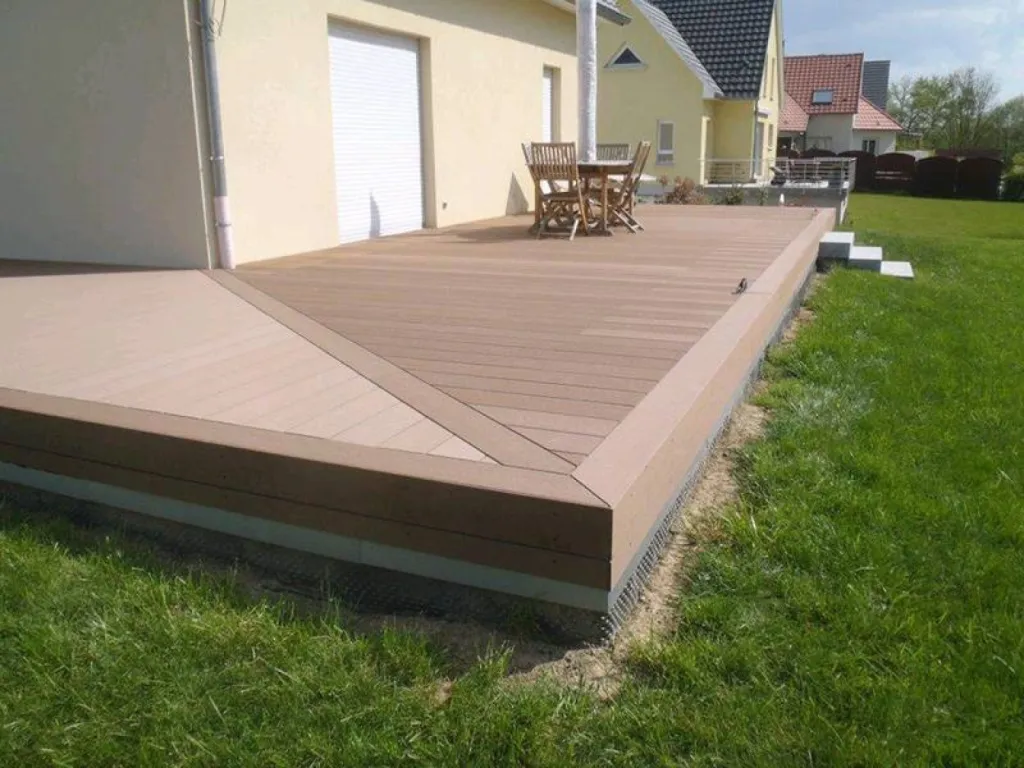 Réalisation d'une terrasse bois sur plots béton au Pyla sur le Bassin d'Arcachon.