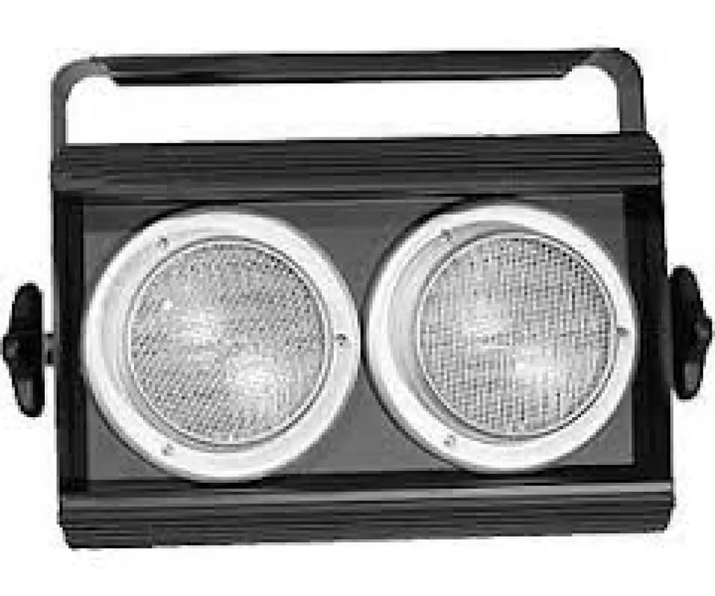 Location d'un projecteur de lumière traditionnel Blinder 1300 W le Flash 2000L DTS