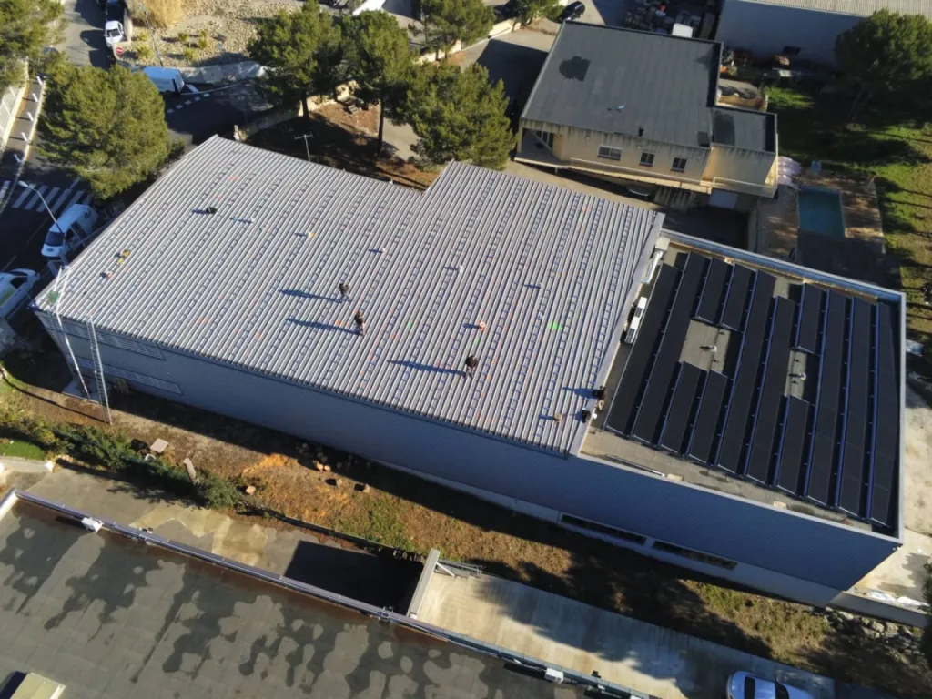 Installation de panneaux solaires pour un professionnel à Roquefort la Bédoule dans les Bouches du Rhône