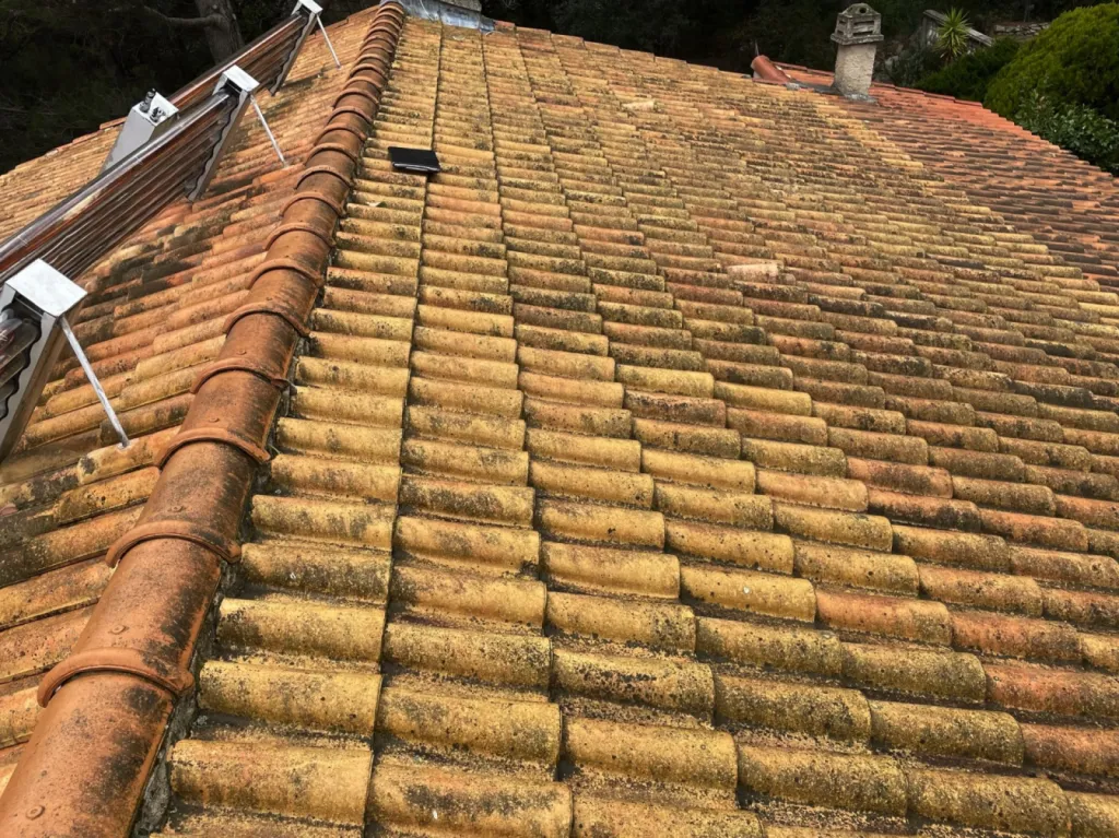 Intervention de couvreur pour une rénovation de toiture de maison sur Martigues 13500