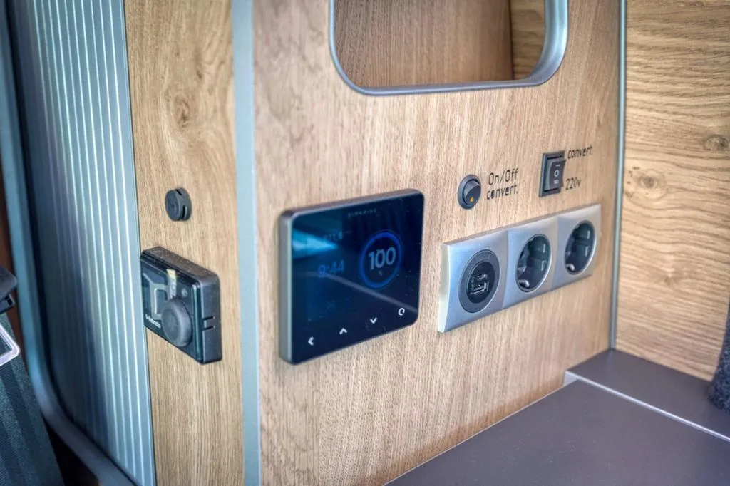 Spécialiste aménagement intérieur VW T6 Court à Marseille : transformation van compact sur-mesure dans les Bouches-du-Rhône