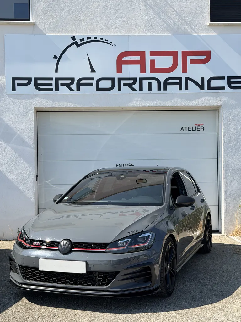 Installation d'un downpipe Scorpion sur Volkswagen Golf 7 GTI TCR par ADP Performance au Pontet pour plus de performances