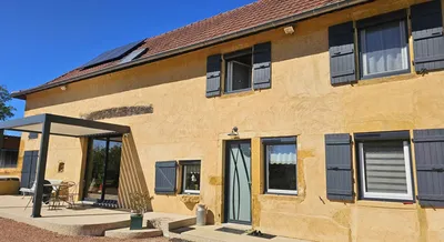 Installateurs de menuiseries PVC avec volets roulants solaires à Charlieu, près de Roanne dans la Loire (42)