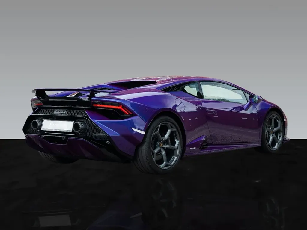 Vue arrière trois-quarts Lamborghini Huracán Tecnica, design aérodynamique et finition Viola Mithras, service Bordeaux.