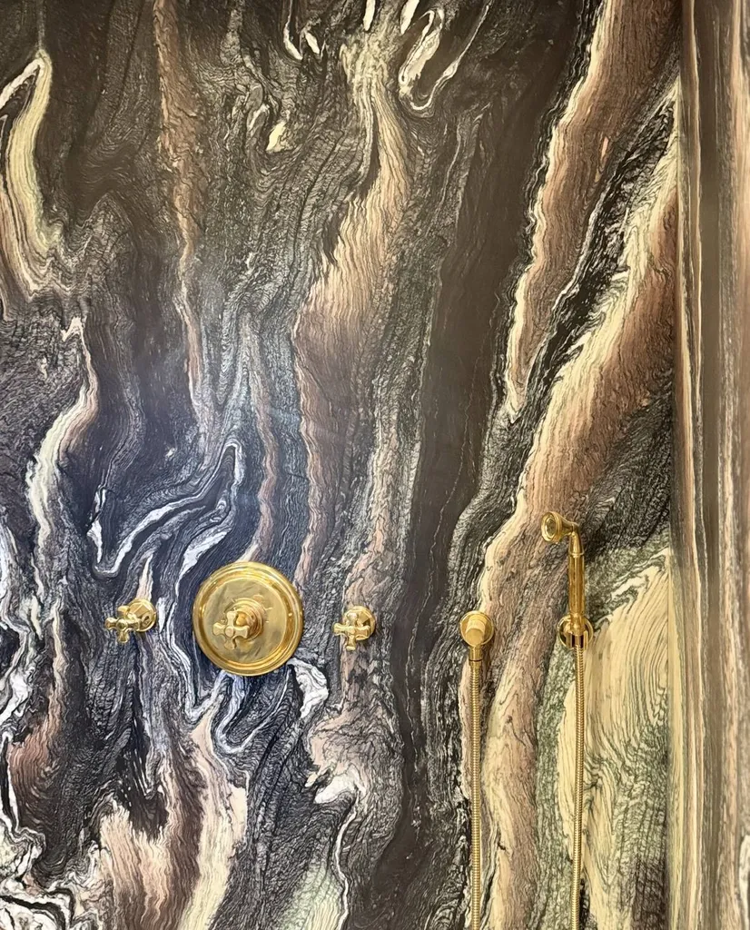 Salle de bain en Marbre Cipolino à Saint Tropez