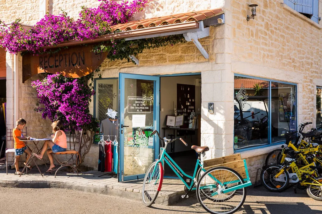 réception camping vias