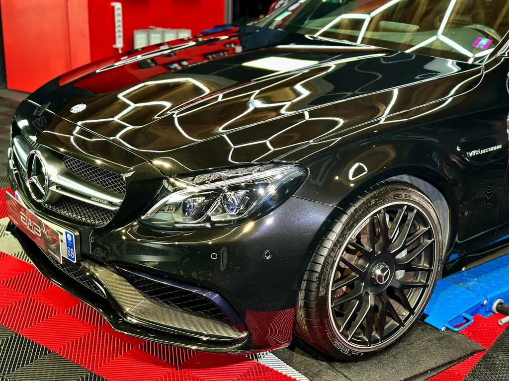 Detailing auto rénovation carrosserie lyon traitement céramique Mercedes C63 AMG