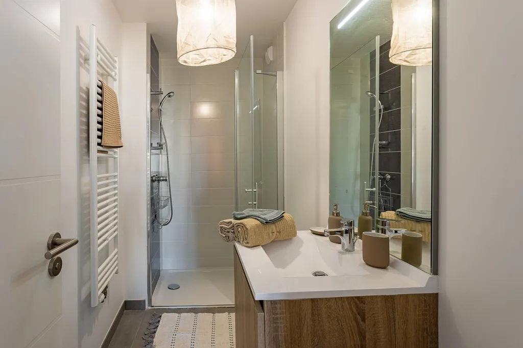 Chambre dans superbe T4 en Colocation meublée Barrière de Paris/ La Vache  