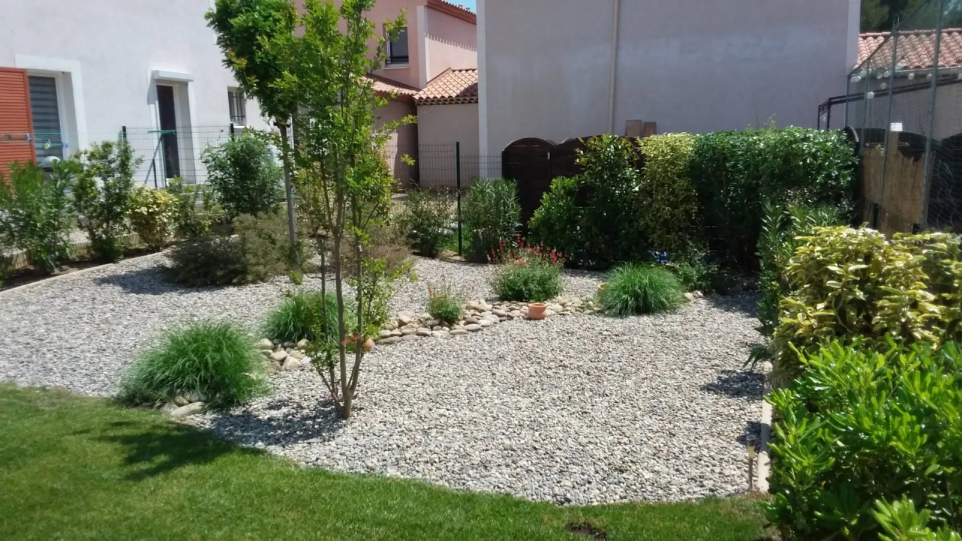 Pose paillage mineral petit jardin pelissanne 13330