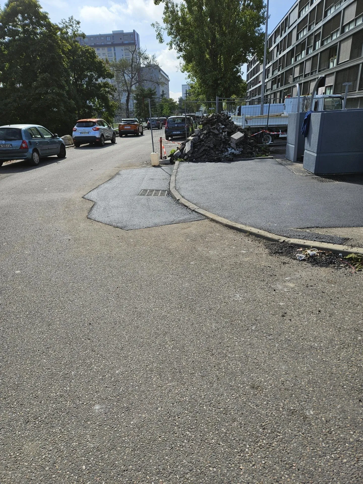 Devis pour réfection d'enrobés d'une partie des trottoirs et des routes à Beynost dans l'Ain suite à l'usure du goudron