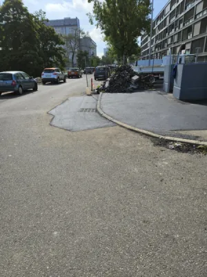 Réfection d'enrobés d'une partie des trottoirs et des routes à Beynost dans l'Ain suite à l'usure du goudron