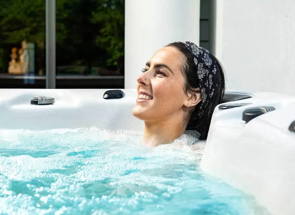 Spa Jacuzzi® 3 places S-300 Collection S : l’excellence de l’hydrothérapie dans un format compact