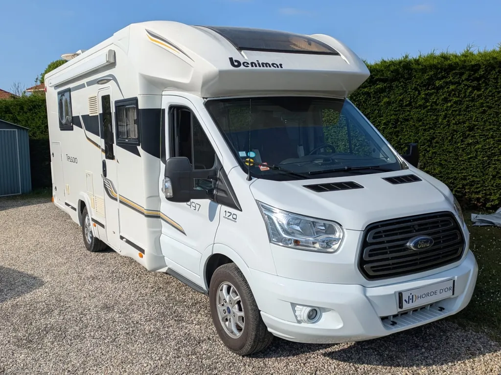 Benimar Tessoro 497 à Périgueux, profilé Ford 170 ch parfaitement entretenu, idéal pour voyager en Dordogne.