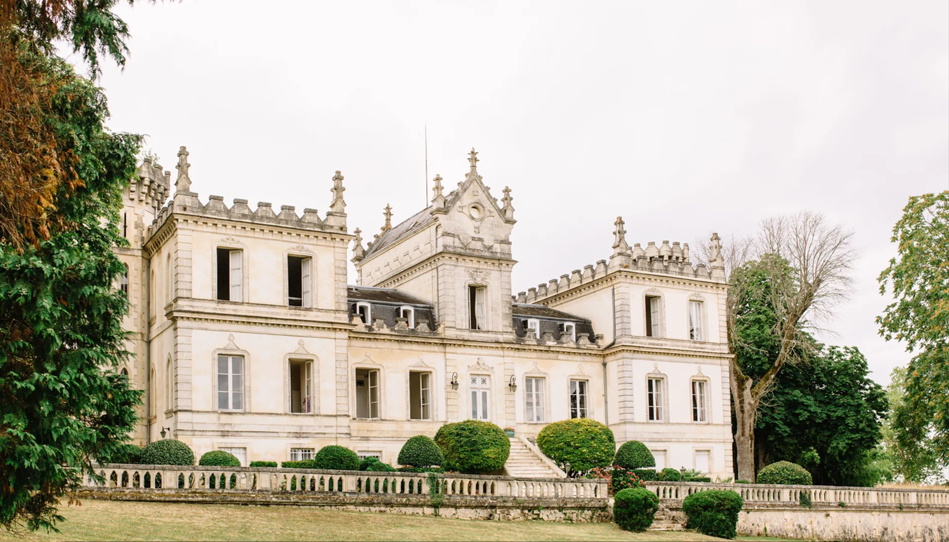 Choisir le lieu parfait pour votre mariage : les conseils de votre wedding planner préférée - Les Mariages de Mademoiselle L - Crédit photo Claire Lafargues