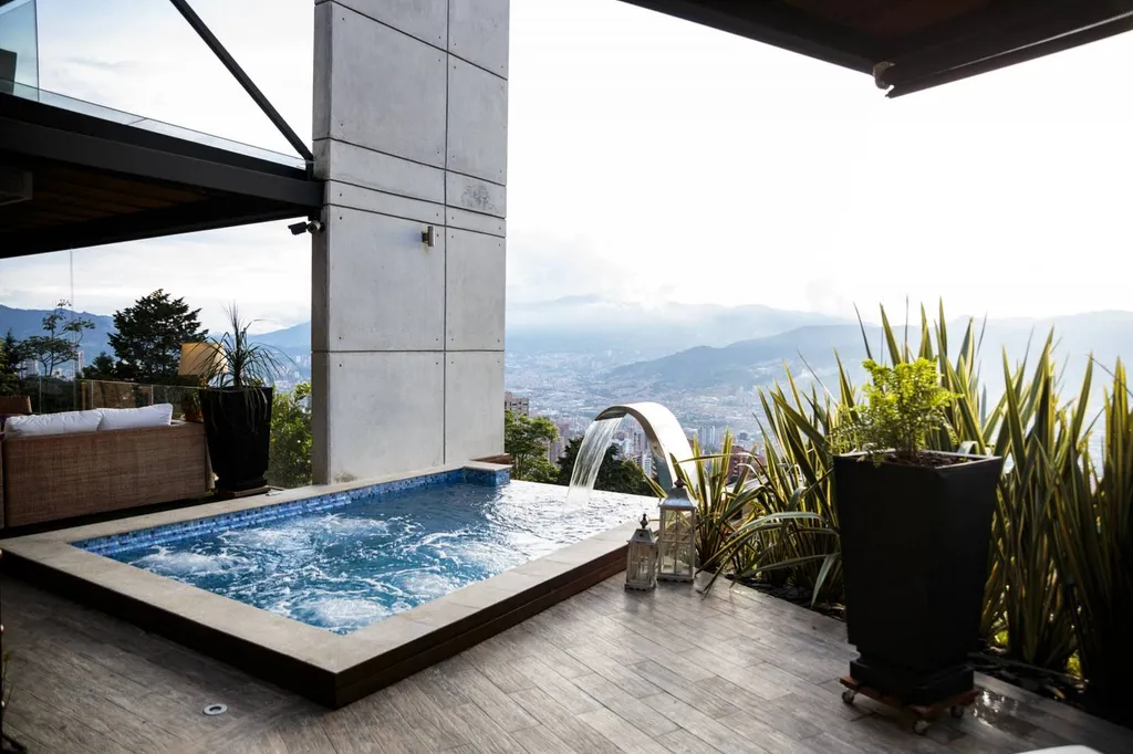 UNE PISCINE QUI BRILLE LA NUIT - MOSAIQUE FOSFO