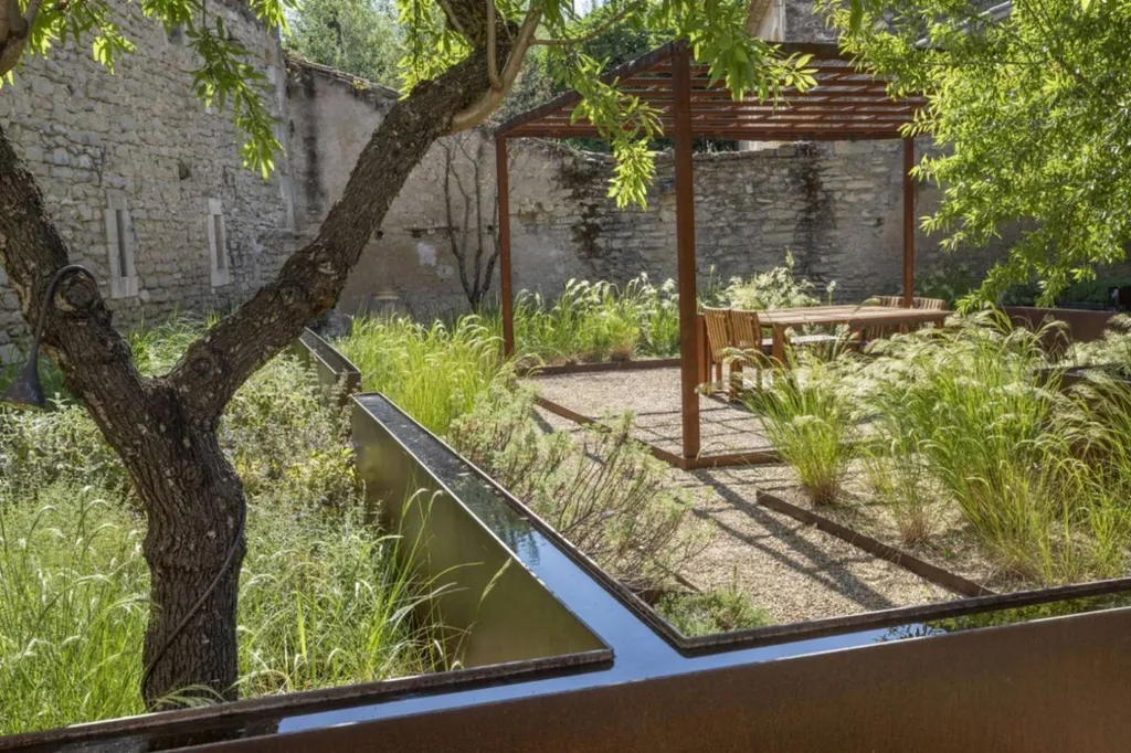 Saint-Rémy-de-Provence, exceptionnelle propriété agricole sur 11 hectares   