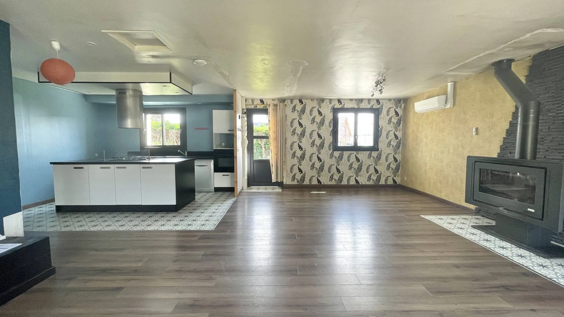 Propriété avec cuisine aménagée à vendre : Une cuisine équipée et moderne.