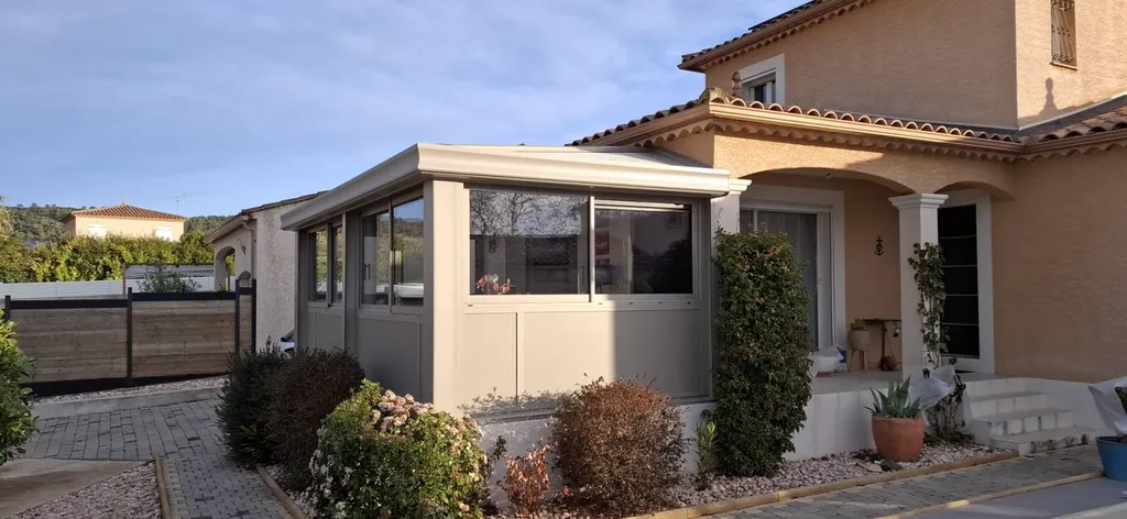 Installation d'une véranda aluminium sur mesure proche de Nîmes entre Mus et Montpezat