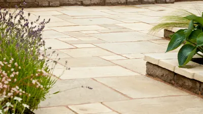 Maçon paysagiste pour pavage à Eyguières 13430, Bouches-du-Rhône 13, pour un aménagement extérieur durable et soigné