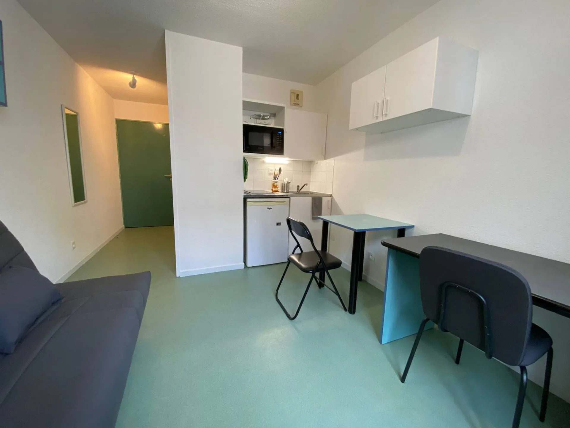 Agréable studio meublé Port Saint Sauveur  