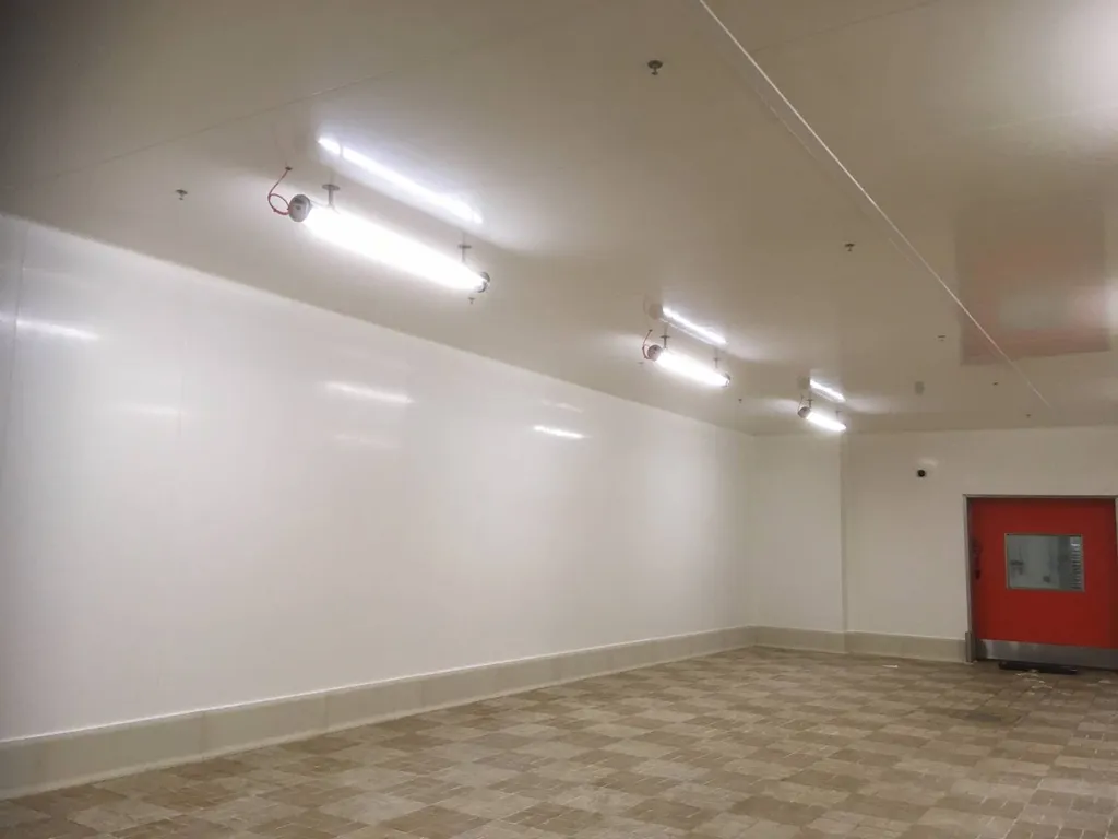 Pose de doublage en panneaux polyester pour Hâloirs