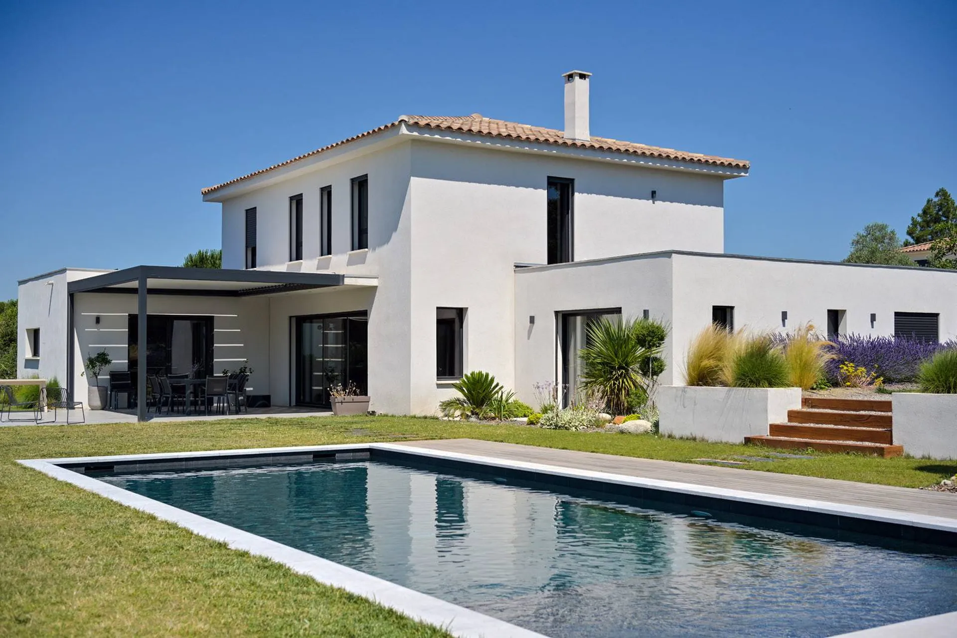 Elégante réalisation de villa contemporaine à Aix en Provence dans les Bouches du Rhône