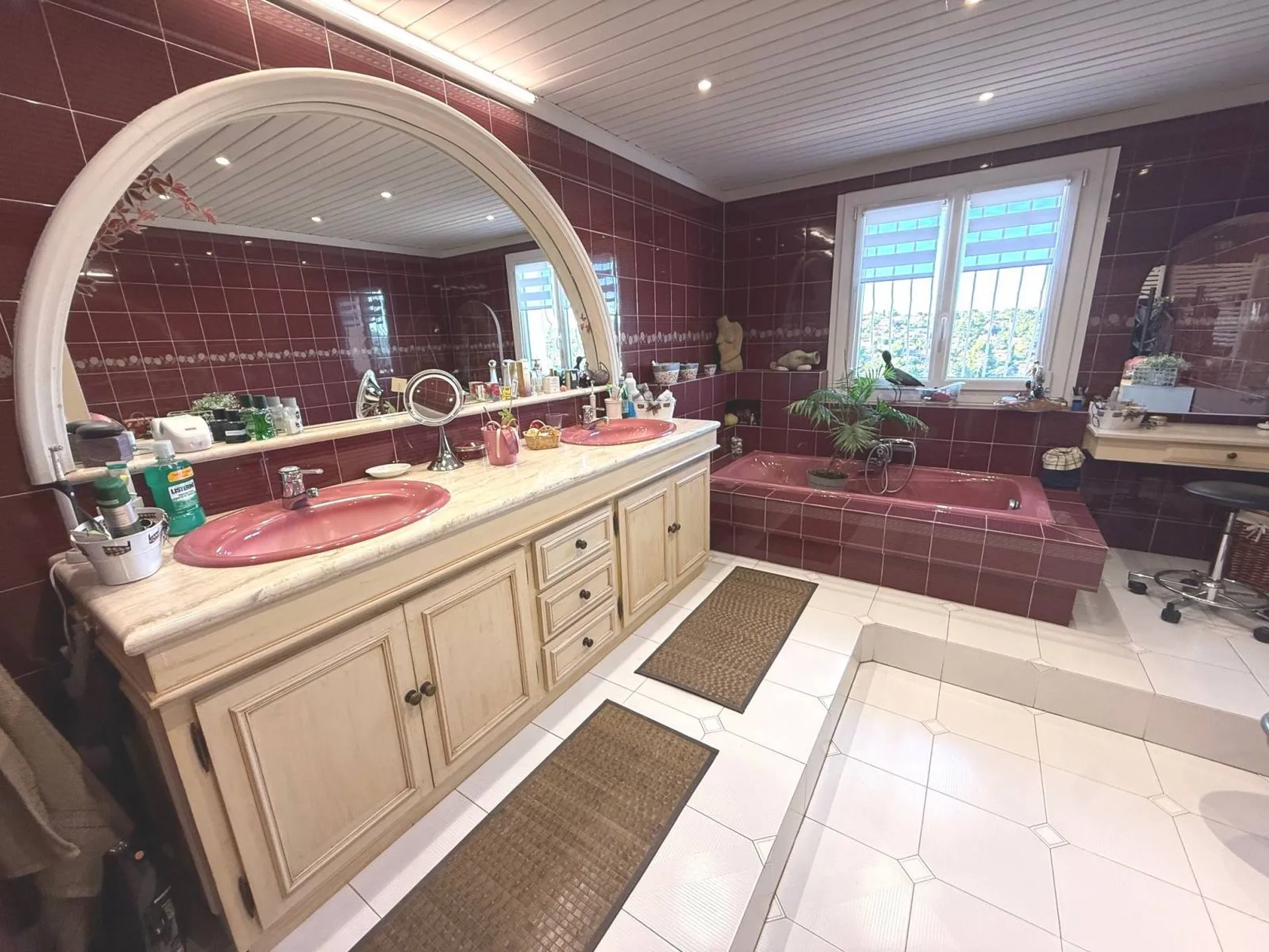 En vente villa T7 proche de toutes commodités à Carnoux