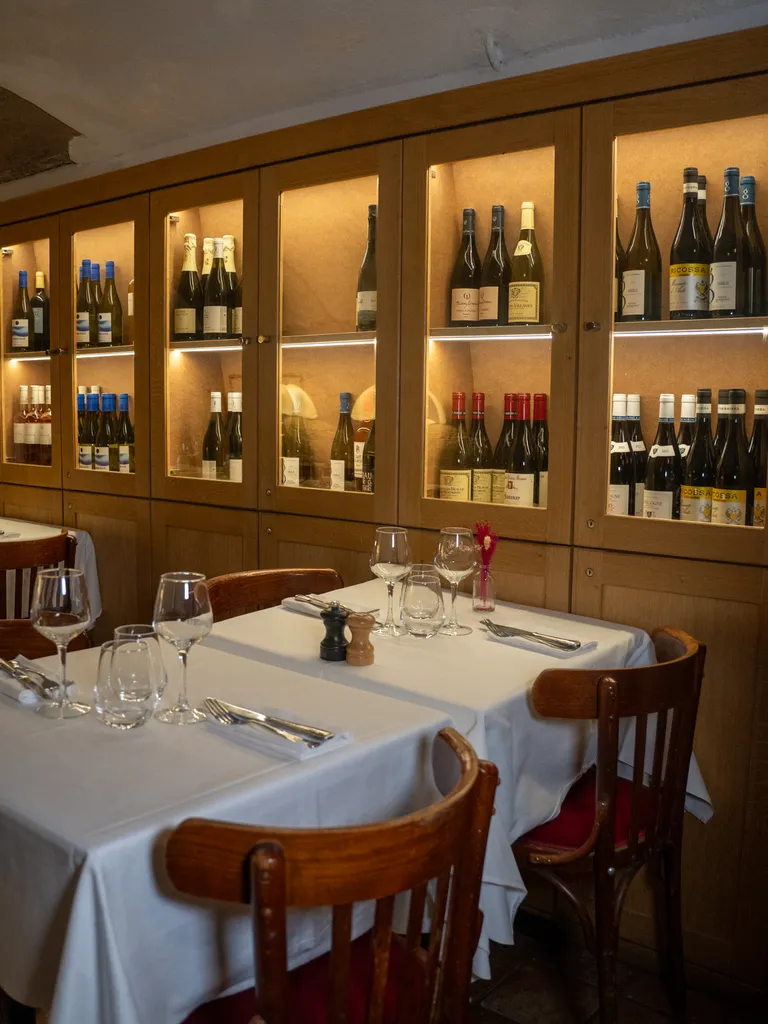 Restaurant bistronomique traditionnel avec cave à vin au Quartier Latin Paris 5 e : menu dégustation, viandes et poissons en face de l’Île Saint-Louis