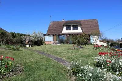 Maison individuelle sur sous-sol complet à vendre à St Arnoult - Idéal Famille : 4 chambres