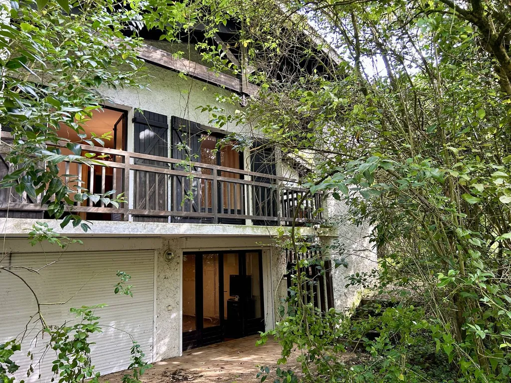 Acheter une maison 6 pièces à Latresne proche de Bordeaux d'environ 168 m²sur un terrain de 1 322 m²