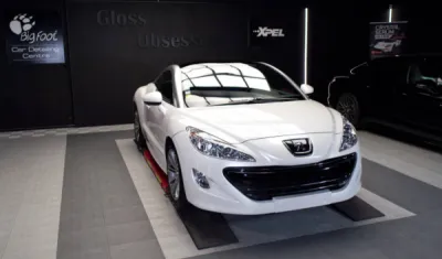 Protection et traitement céramique longue duré posé chez un spécialiste de la protection sur cette Peugeot RCZ