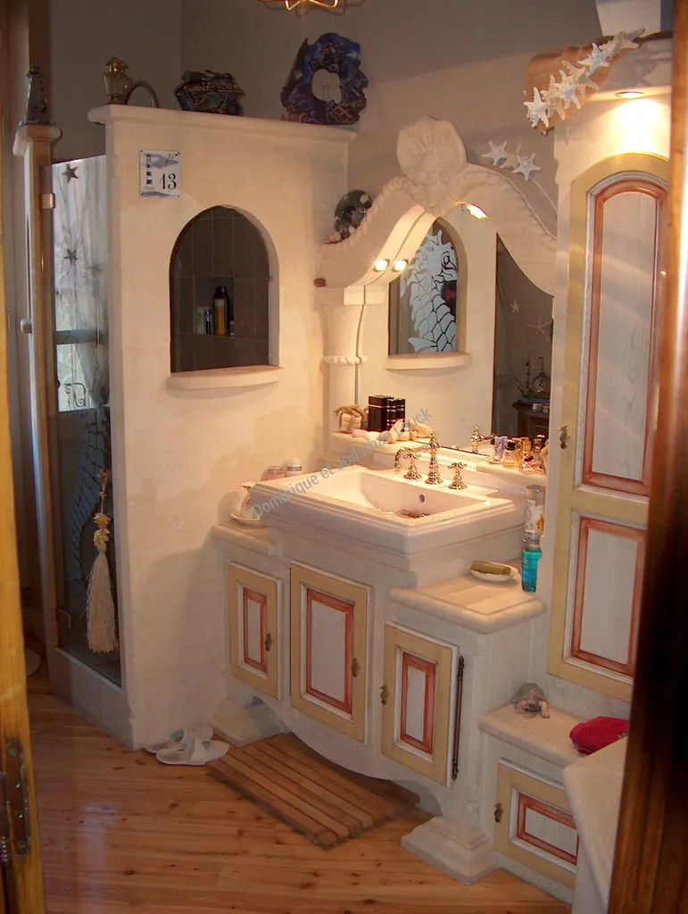 Salle de bains en pierre d'Estaillades