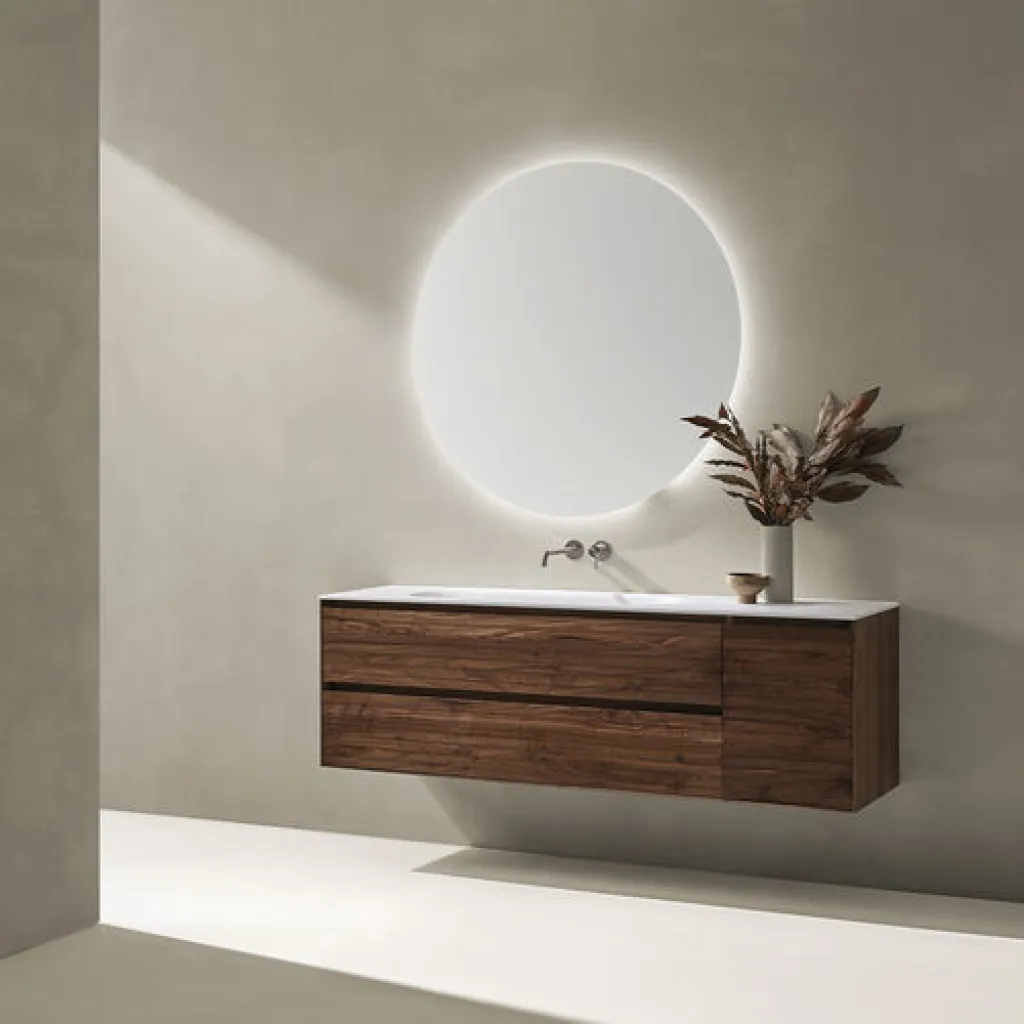 Trouvez un meuble de salle de bain 120 cm avec tiroirs aspect bois naturel dans notre showroom de Franqueville-Saint-Pierre, proche de Rouen 76.