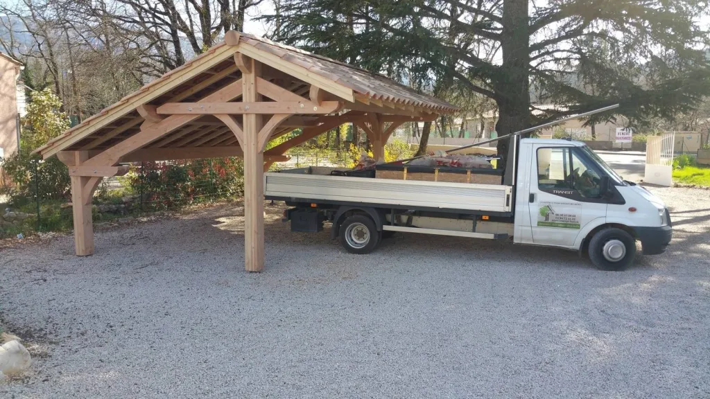 Conception d'abris de voiture bois DANS LE VAR 83