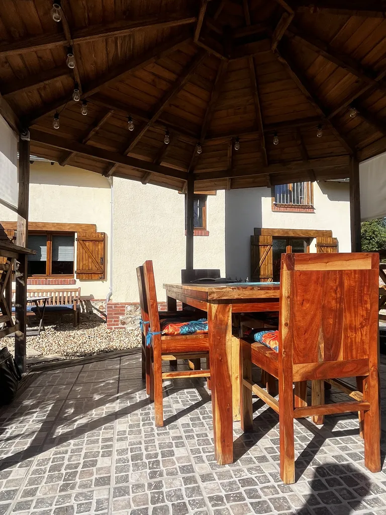 Maison récente avec grande dépendance aménageable – Terrain clos – Proche Côte Normande