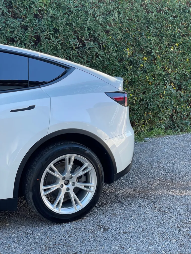 Traitement céramique Gtechniq Crystal Sérum Ultra Tesla Model Y à Vallauris 